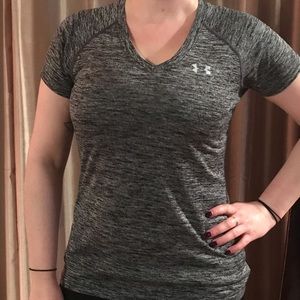UnderArmour: HeatGear grey ⚪️ short sleeve shirt
